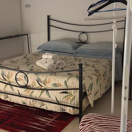 Small Mezzanine Apartment Colosseo Roma Ngoại thất bức ảnh
