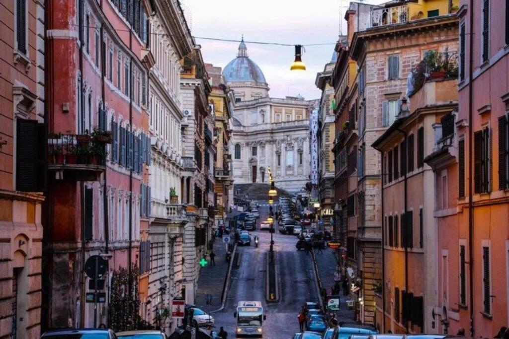 Small Mezzanine Apartment Colosseo Roma Ngoại thất bức ảnh