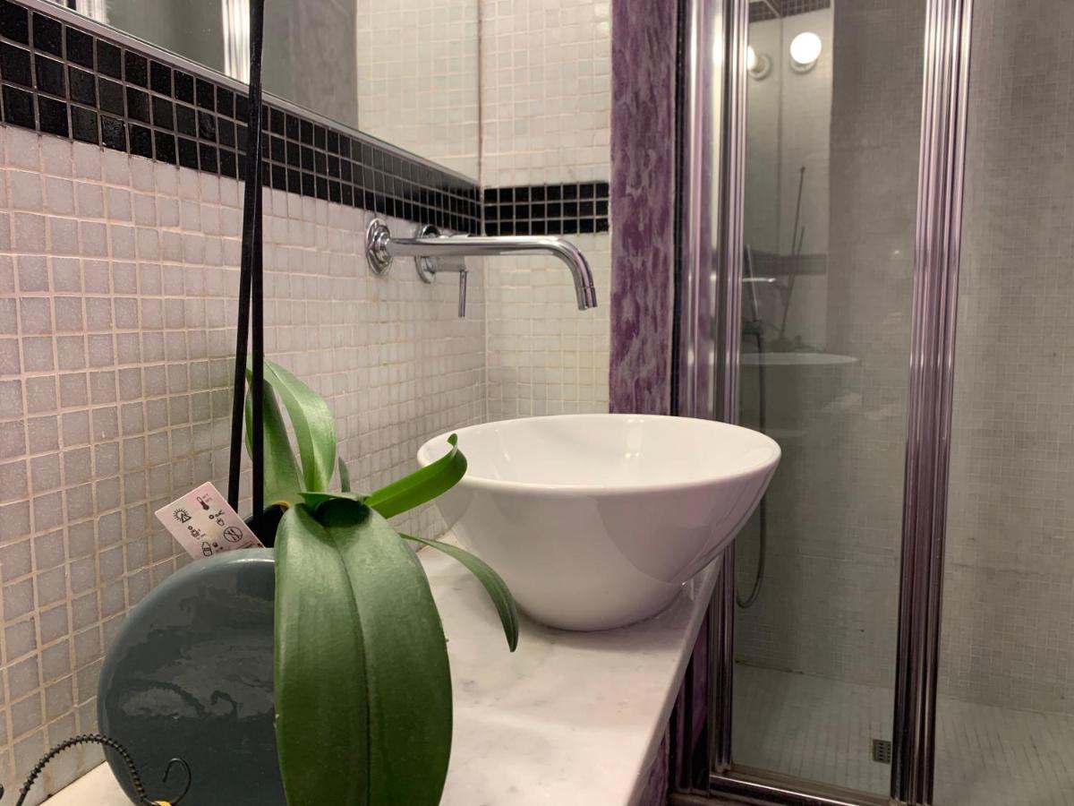 Small Mezzanine Apartment Colosseo Roma Ngoại thất bức ảnh