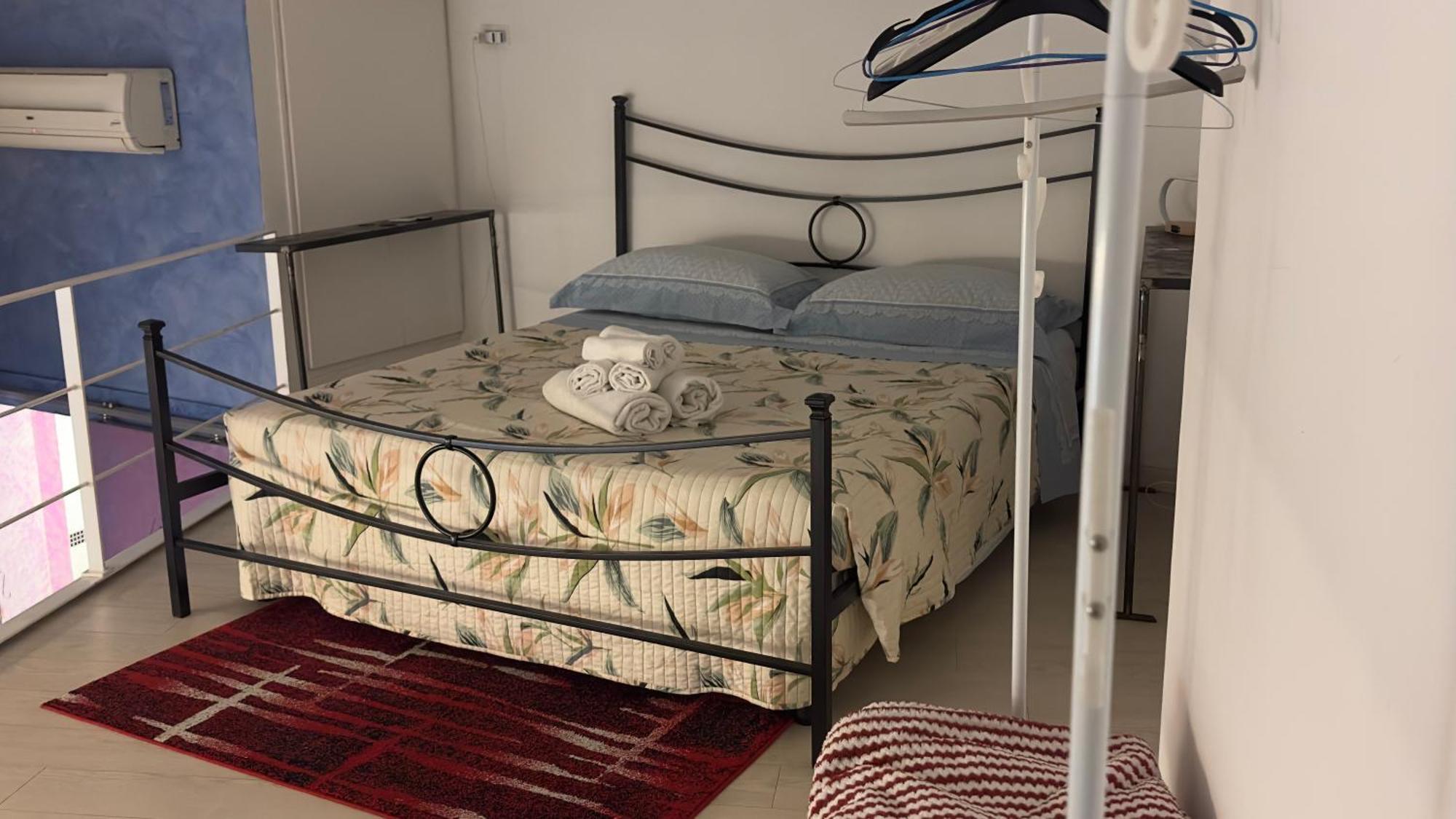 Small Mezzanine Apartment Colosseo Roma Ngoại thất bức ảnh