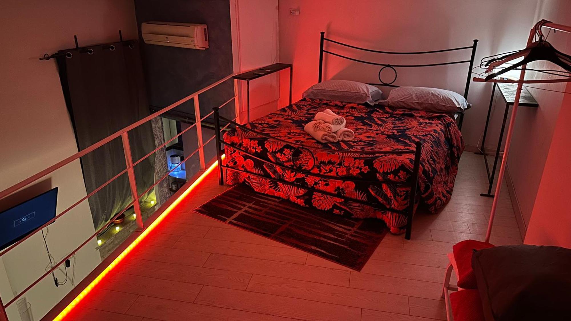 Small Mezzanine Apartment Colosseo Roma Ngoại thất bức ảnh