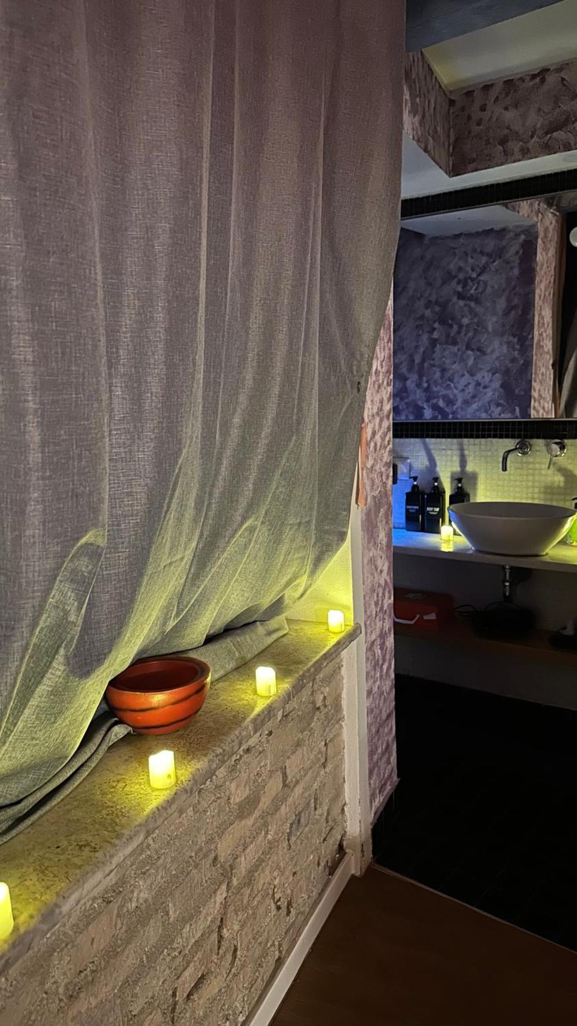 Small Mezzanine Apartment Colosseo Roma Ngoại thất bức ảnh